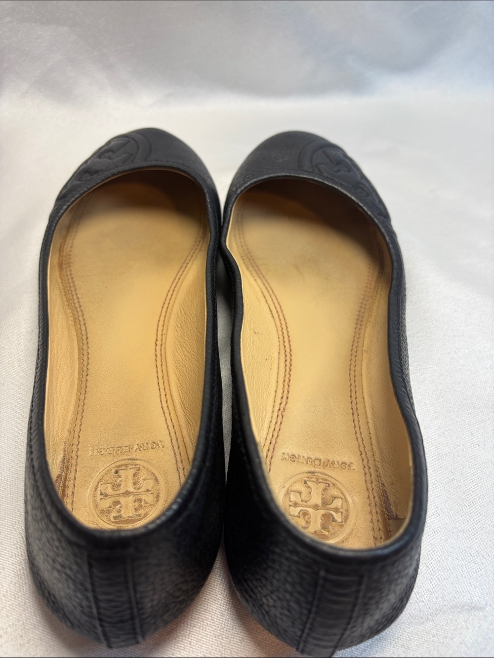Tory Burch Black Pebbled Leather Logo Ballet Flats - Picture 5 of 10